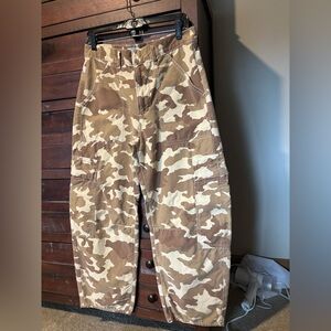Citizens of Humanity Marcelle Camo Cargo Barrel Pants - Sz 29 -Neutral Camo